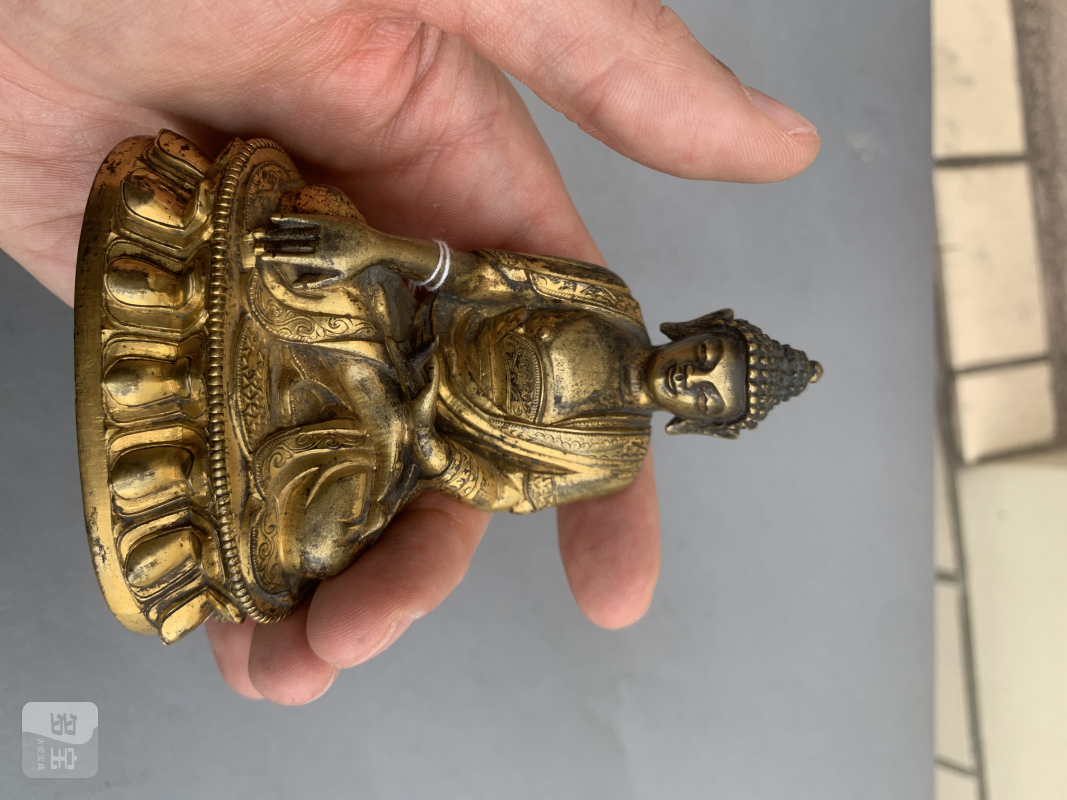 A GILT-BRONZE FIGURE OF BUDDHA SHAKYAMUNI - 图6